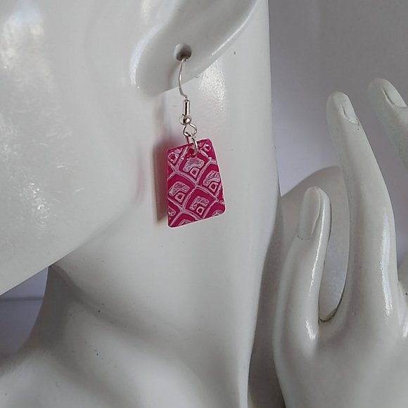 Handmade pink and white polymer clay earrings. Boucles d'oreilles fait à la main - Picture 4 of 6